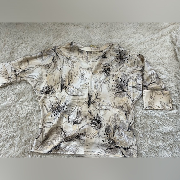 St. John Silk Blouse - size M - Picture 2 of 10